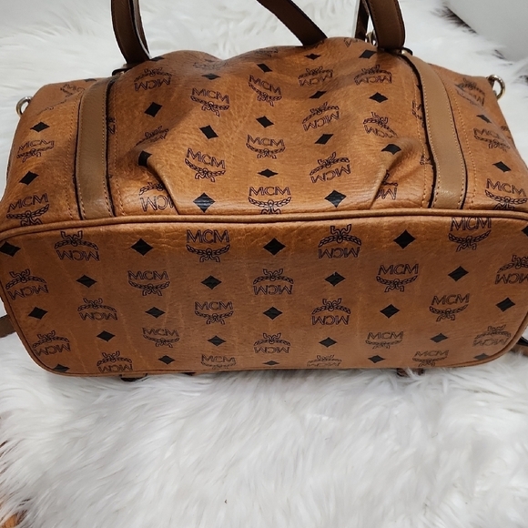 🔹️MCM 🔹️Cognac Brown Leather 2 Way Crossbody Tote Bag - Picture 8 of 16